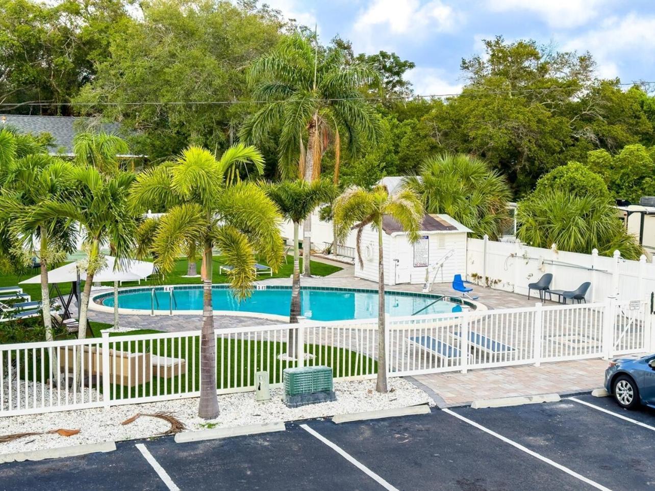 2B1B Stylish Little House W Shared Pool 511 Villa Clearwater Exterior photo